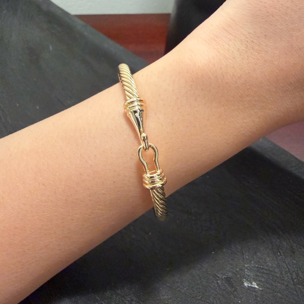 Elegant Gold-Toned Women's Bracelet